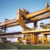 輔助導(dǎo)梁式架橋機，大型桁架式架橋機，還是書強質(zhì)量可靠