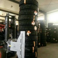 諾克叉車(chē)屬具輪胎夾用于輪胎搬運(yùn)多個(gè)工程胎搬運(yùn)堆垛