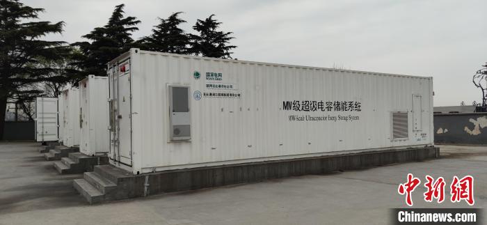 儲能站現(xiàn)場?！∠难?攝